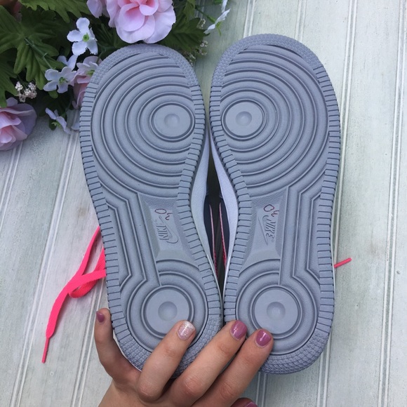 NWT Nike Air Force 1 Low Top Sneakers - Picture 7 of 8